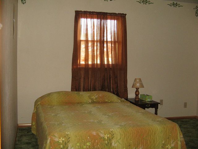 2nd bedroom - one full size bed